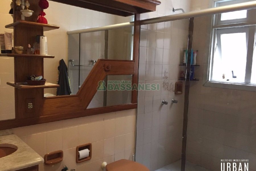Apartamento com 228m², 4 dormitórios, 1 vaga, no bairro Centro em Caxias do Sul para Comprar