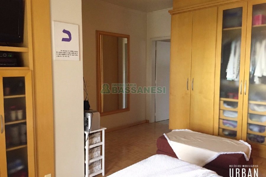 Apartamento com 228m², 4 dormitórios, 1 vaga, no bairro Centro em Caxias do Sul para Comprar