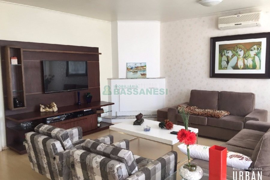 Apartamento com 228m², 4 dormitórios, 1 vaga, no bairro Centro em Caxias do Sul para Comprar