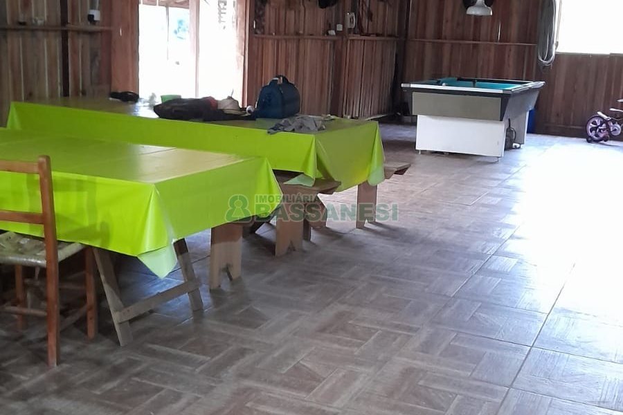 Chácara com 170m², 3 dormitórios, no bairro Ana Rech em Caxias do Sul para Comprar