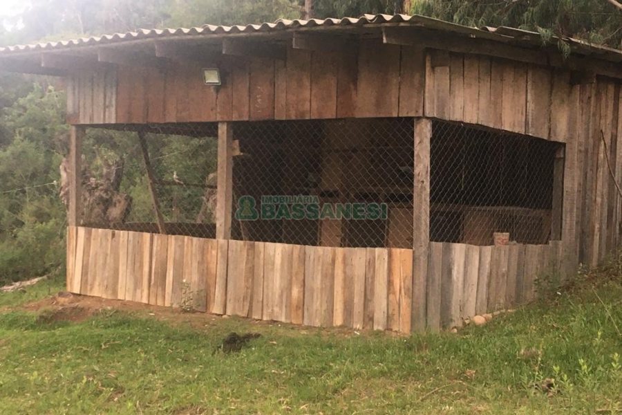 Chácara com 170m², 3 dormitórios, no bairro Ana Rech em Caxias do Sul para Comprar