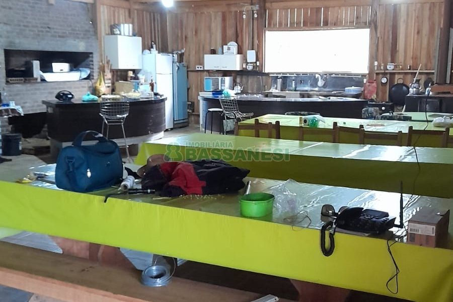 Chácara com 170m², 3 dormitórios, no bairro Ana Rech em Caxias do Sul para Comprar