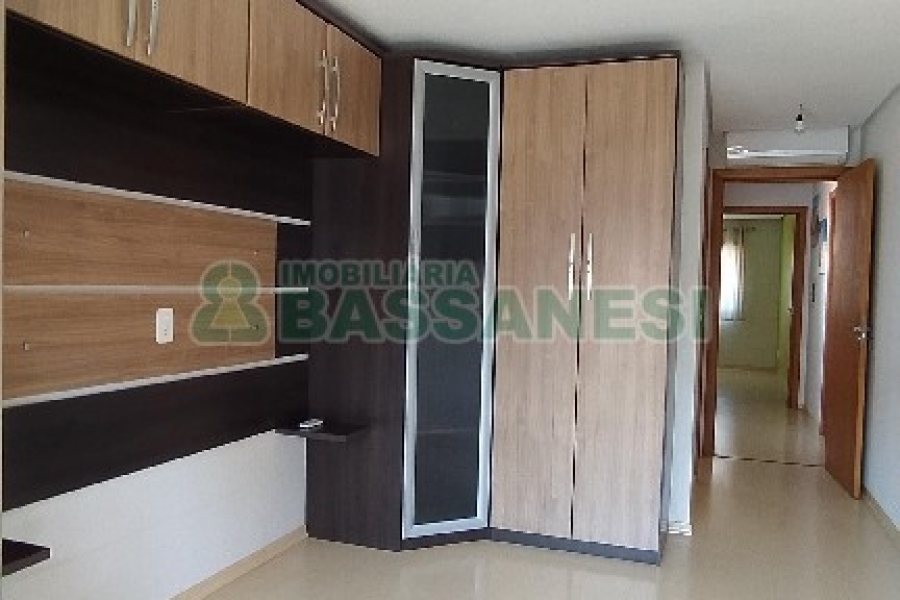 Apartamento com 78m², 2 dormitórios, 2 vagas, no bairro Charqueadas em Caxias do Sul para Comprar