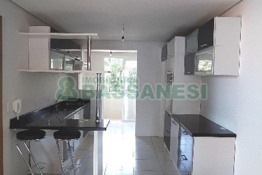 Apartamento com 78m², 2 dormitórios, 2 vagas, no bairro Charqueadas em Caxias do Sul para Comprar