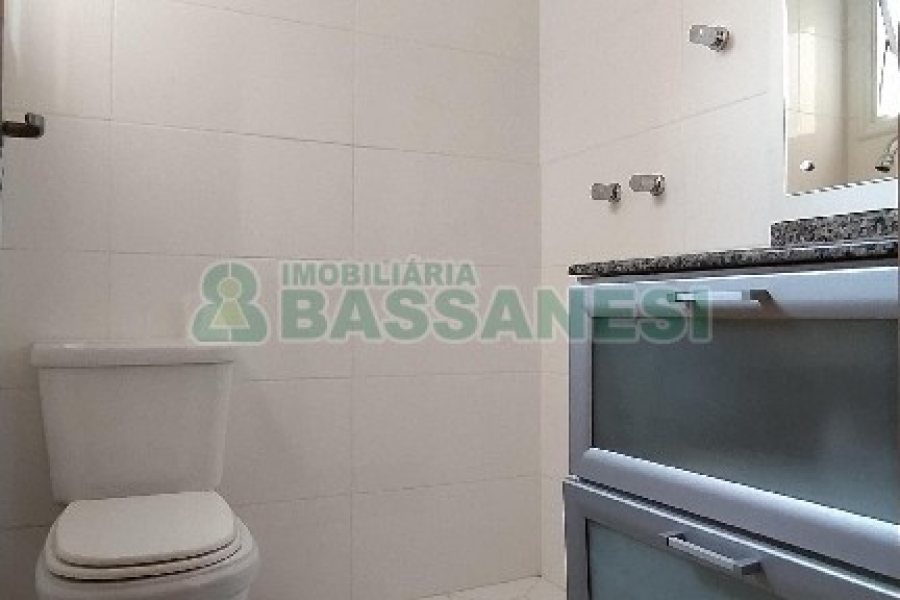 Apartamento com 78m², 2 dormitórios, 2 vagas, no bairro Charqueadas em Caxias do Sul para Comprar