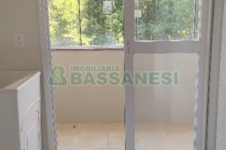 Apartamento com 78m², 2 dormitórios, 2 vagas, no bairro Charqueadas em Caxias do Sul para Comprar