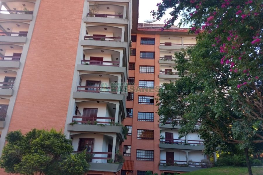 Apartamento com 200m², 3 dormitórios, 2 vagas, no bairro Universitário em Caxias do Sul para Comprar
