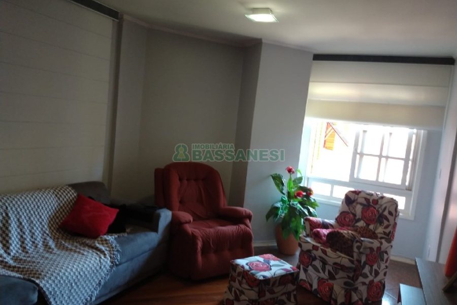 Apartamento com 200m², 3 dormitórios, 2 vagas, no bairro Universitário em Caxias do Sul para Comprar