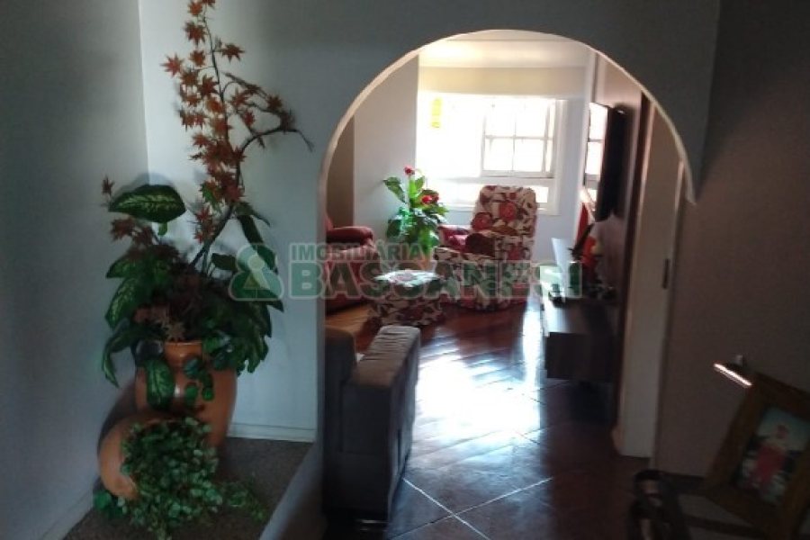 Apartamento com 200m², 3 dormitórios, 2 vagas, no bairro Universitário em Caxias do Sul para Comprar