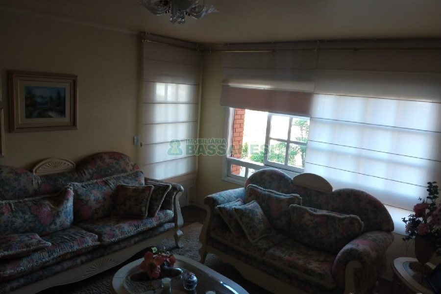 Apartamento com 200m², 3 dormitórios, 2 vagas, no bairro Universitário em Caxias do Sul para Comprar