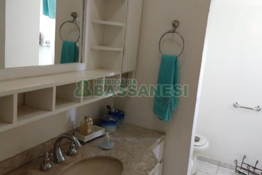 Apartamento com 200m², 3 dormitórios, 2 vagas, no bairro Universitário em Caxias do Sul para Comprar