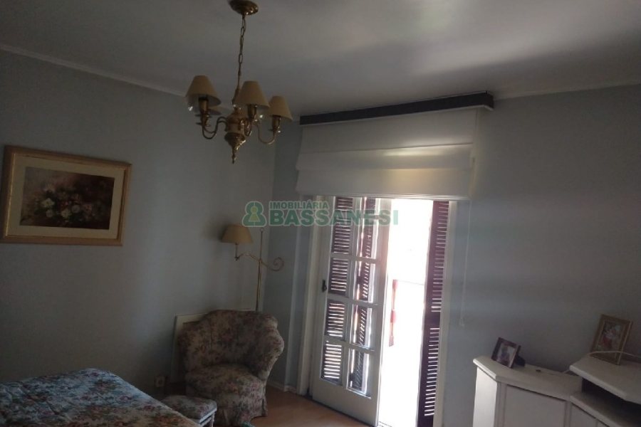 Apartamento com 200m², 3 dormitórios, 2 vagas, no bairro Universitário em Caxias do Sul para Comprar