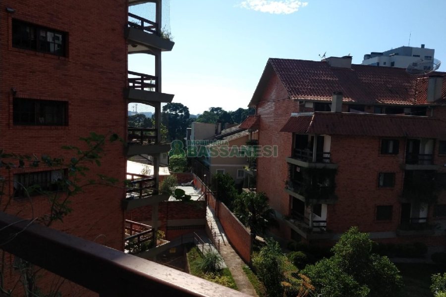 Apartamento com 200m², 3 dormitórios, 2 vagas, no bairro Universitário em Caxias do Sul para Comprar