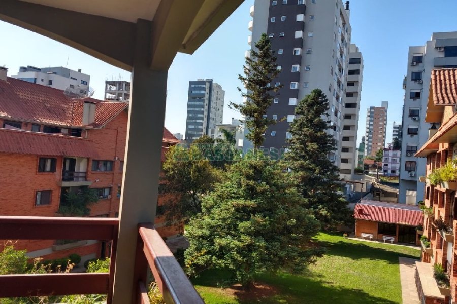 Apartamento com 200m², 3 dormitórios, 2 vagas, no bairro Universitário em Caxias do Sul para Comprar