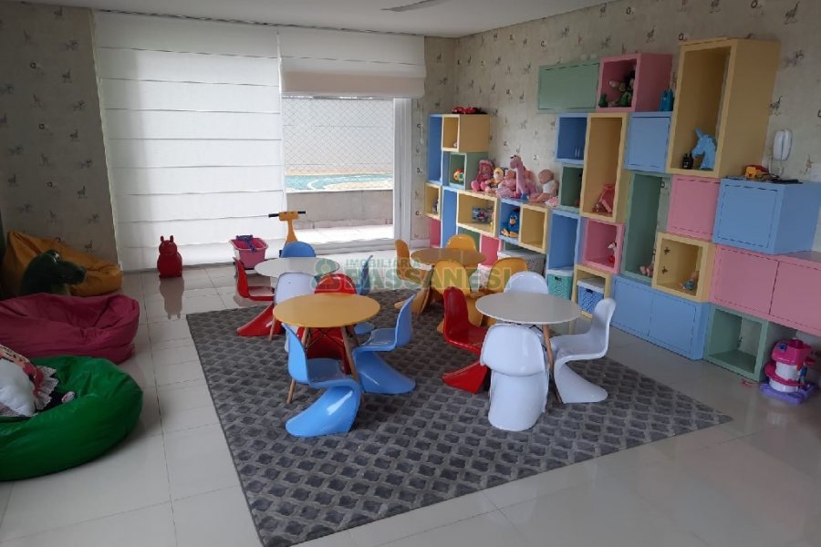 Apartamento com 92m², 3 dormitórios, 2 vagas, no bairro Rio Branco em Caxias do Sul para Comprar