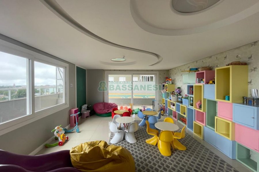 Apartamento com 92m², 3 dormitórios, 2 vagas, no bairro Rio Branco em Caxias do Sul para Comprar