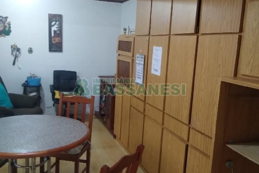 Casa com 196m², 4 dormitórios, 2 vagas, no bairro Panazzolo em Caxias do Sul para Comprar