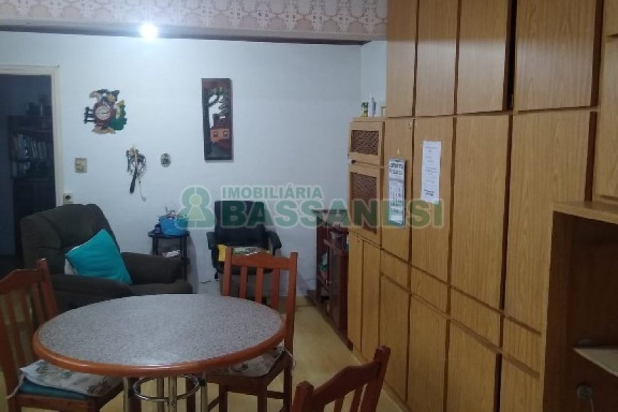 Casa com 196m², 4 dormitórios, 2 vagas, no bairro Panazzolo em Caxias do Sul para Comprar