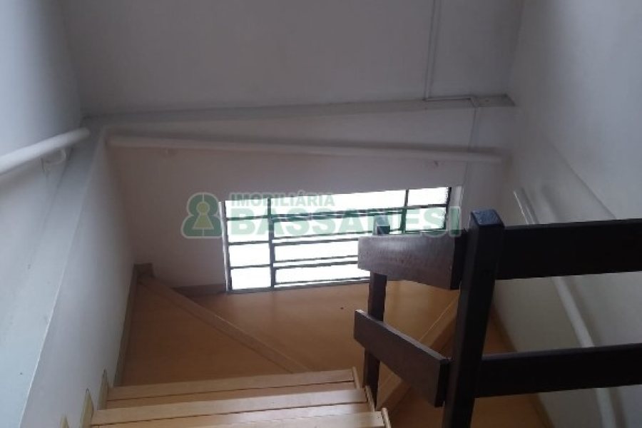 Casa com 196m², 4 dormitórios, 2 vagas, no bairro Panazzolo em Caxias do Sul para Comprar