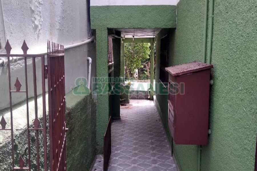 Casa com 196m², 4 dormitórios, 2 vagas, no bairro Panazzolo em Caxias do Sul para Comprar