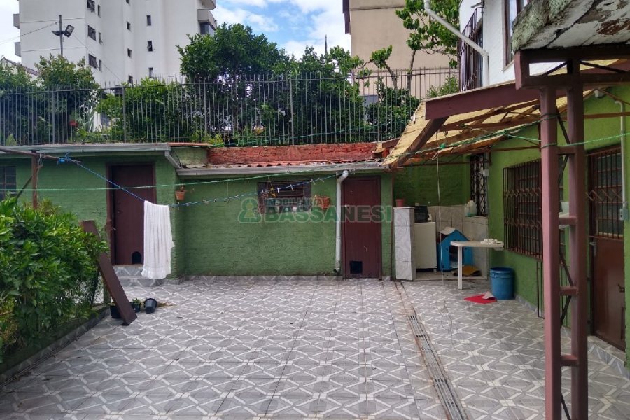 Casa com 196m², 4 dormitórios, 2 vagas, no bairro Panazzolo em Caxias do Sul para Comprar