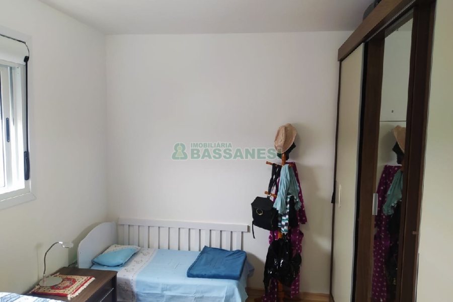 Apartamento com 52m², 2 dormitórios, 1 vaga, no bairro Charqueadas em Caxias do Sul para Comprar