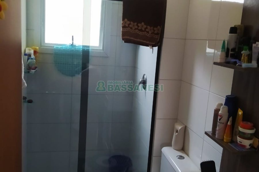 Apartamento com 52m², 2 dormitórios, 1 vaga, no bairro Charqueadas em Caxias do Sul para Comprar