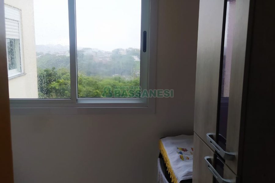 Apartamento com 52m², 2 dormitórios, 1 vaga, no bairro Charqueadas em Caxias do Sul para Comprar