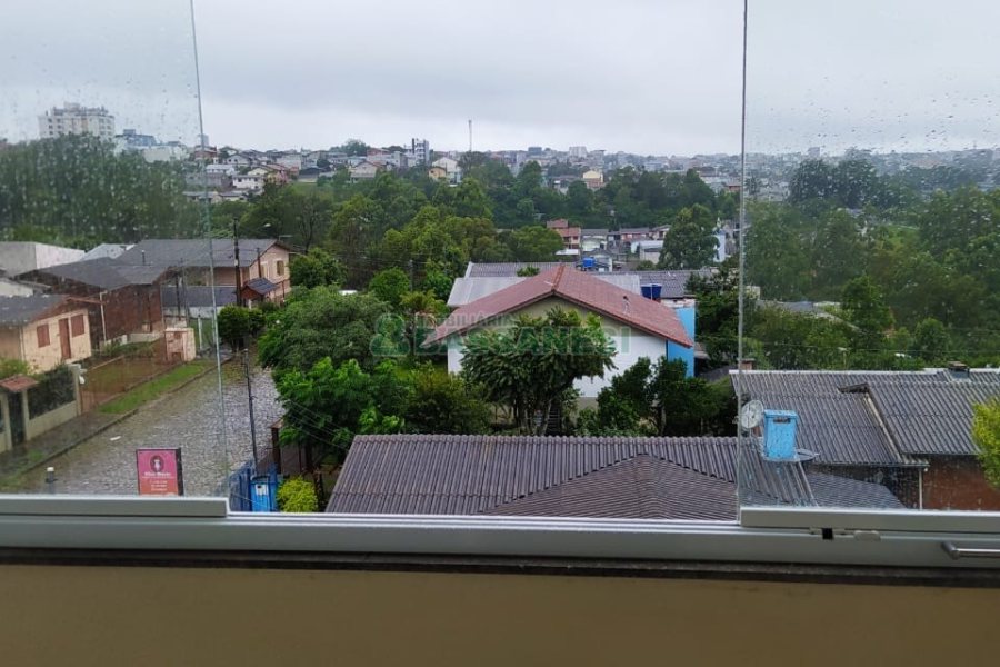 Apartamento com 52m², 2 dormitórios, 1 vaga, no bairro Charqueadas em Caxias do Sul para Comprar