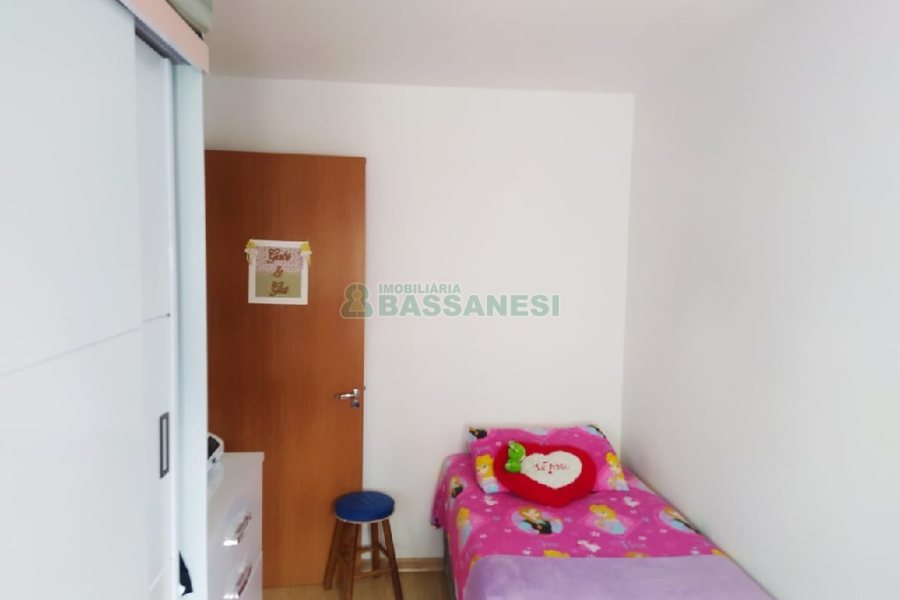 Apartamento com 52m², 2 dormitórios, 1 vaga, no bairro Charqueadas em Caxias do Sul para Comprar