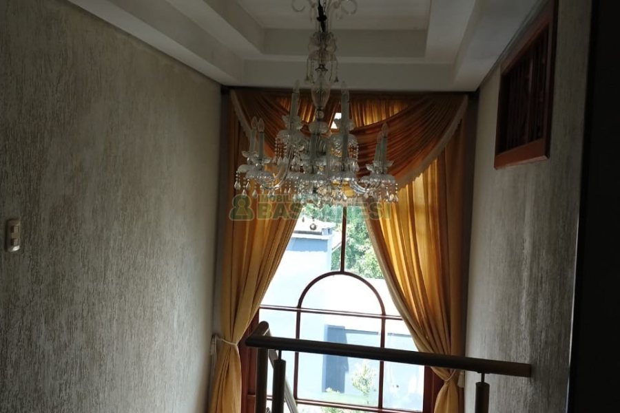 Casa com 495m², 3 dormitórios, 2 vagas, no bairro Santa Catarina em Caxias do Sul para Comprar