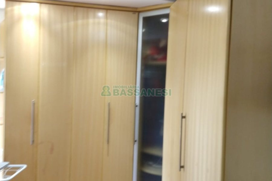 Casa com 495m², 3 dormitórios, 2 vagas, no bairro Santa Catarina em Caxias do Sul para Comprar