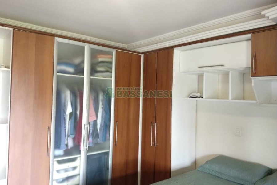 Casa com 495m², 3 dormitórios, 2 vagas, no bairro Santa Catarina em Caxias do Sul para Comprar