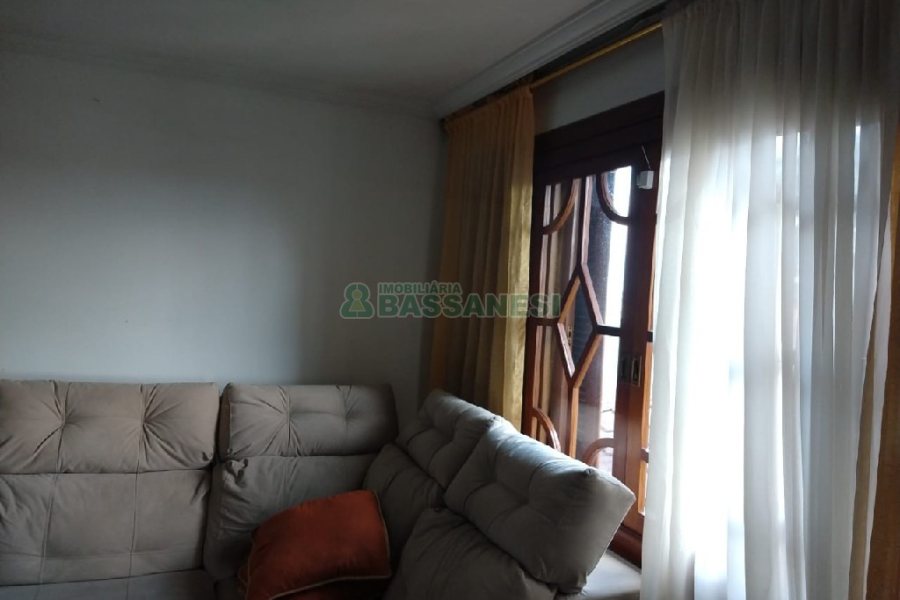 Casa com 495m², 3 dormitórios, 2 vagas, no bairro Santa Catarina em Caxias do Sul para Comprar