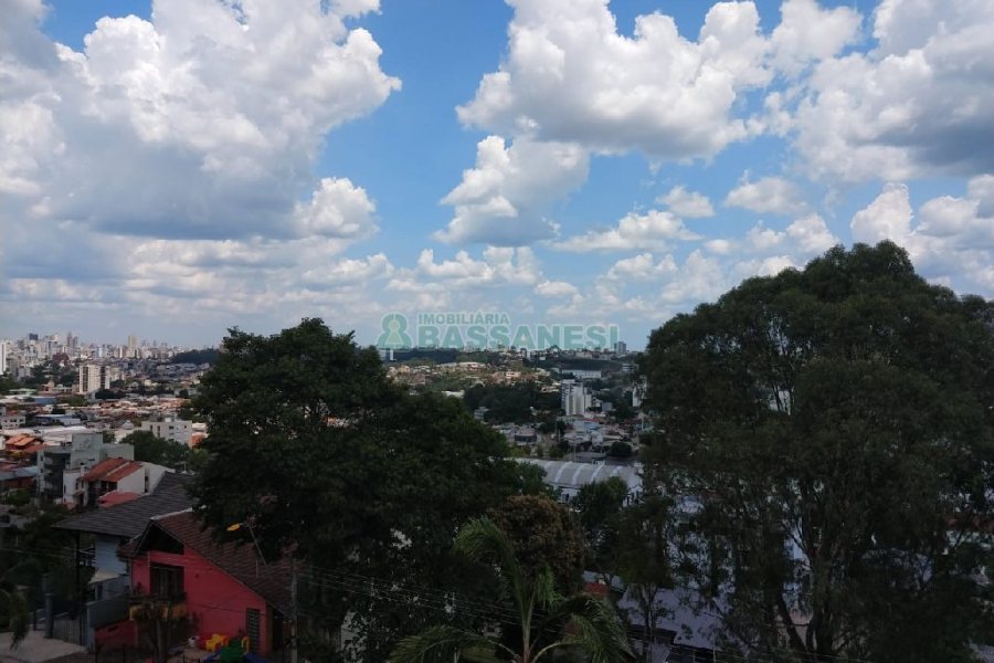 Casa com 495m², 3 dormitórios, 2 vagas, no bairro Santa Catarina em Caxias do Sul para Comprar