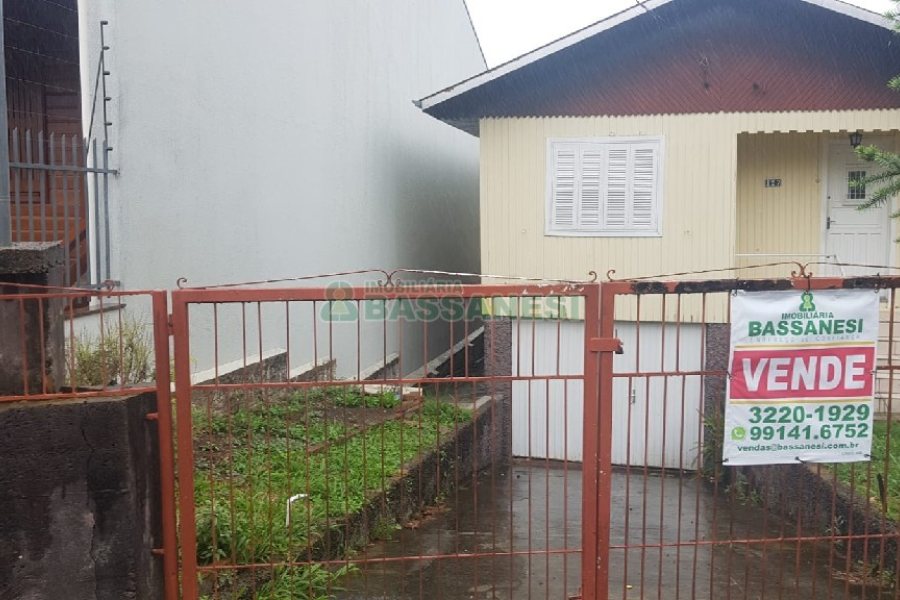 Casa, 3 dormitórios, 2 vagas, no bairro Rio Branco em Caxias do Sul para Comprar