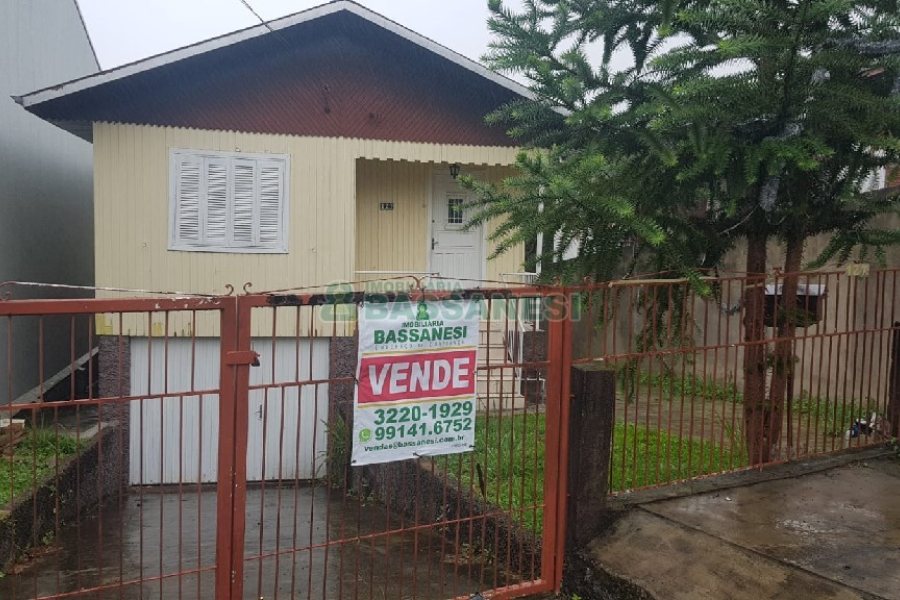 Casa, 3 dormitórios, 2 vagas, no bairro Rio Branco em Caxias do Sul para Comprar