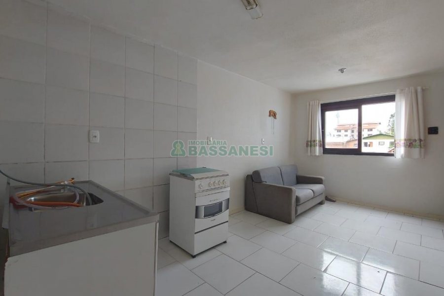 Kitinete com 30m², 1 dormitório, 1 vaga, no bairro Sagrada Família em Caxias do Sul para Alugar