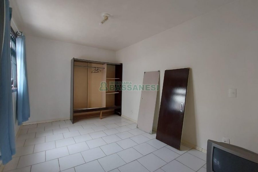 Kitinete com 30m², 1 dormitório, 1 vaga, no bairro Sagrada Família em Caxias do Sul para Alugar