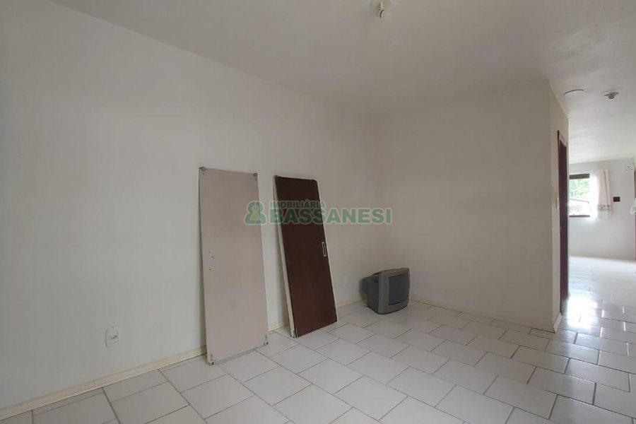 Kitinete com 30m², 1 dormitório, 1 vaga, no bairro Sagrada Família em Caxias do Sul para Alugar