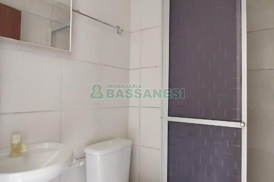 Kitinete com 30m², 1 dormitório, 1 vaga, no bairro Sagrada Família em Caxias do Sul para Alugar