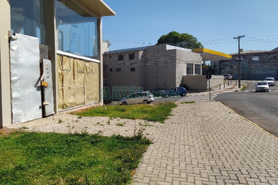 Loja com 450m², 4 vagas, no bairro Marechal Floriano em Caxias do Sul para Alugar