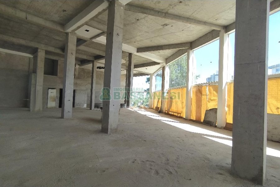 Loja com 450m², 4 vagas, no bairro Marechal Floriano em Caxias do Sul para Alugar