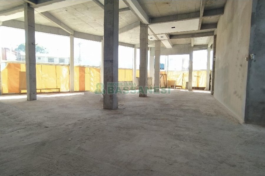 Loja com 450m², 4 vagas, no bairro Marechal Floriano em Caxias do Sul para Alugar