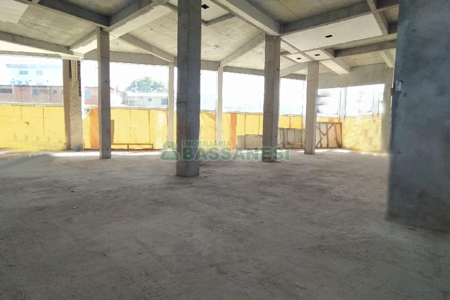 Loja com 450m², 4 vagas, no bairro Marechal Floriano em Caxias do Sul para Alugar