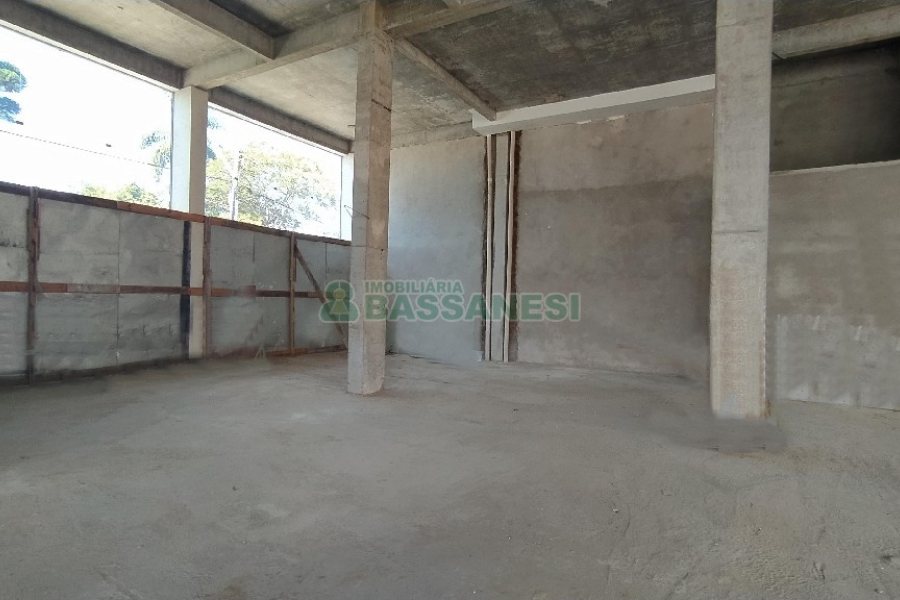 Loja com 450m², 4 vagas, no bairro Marechal Floriano em Caxias do Sul para Alugar