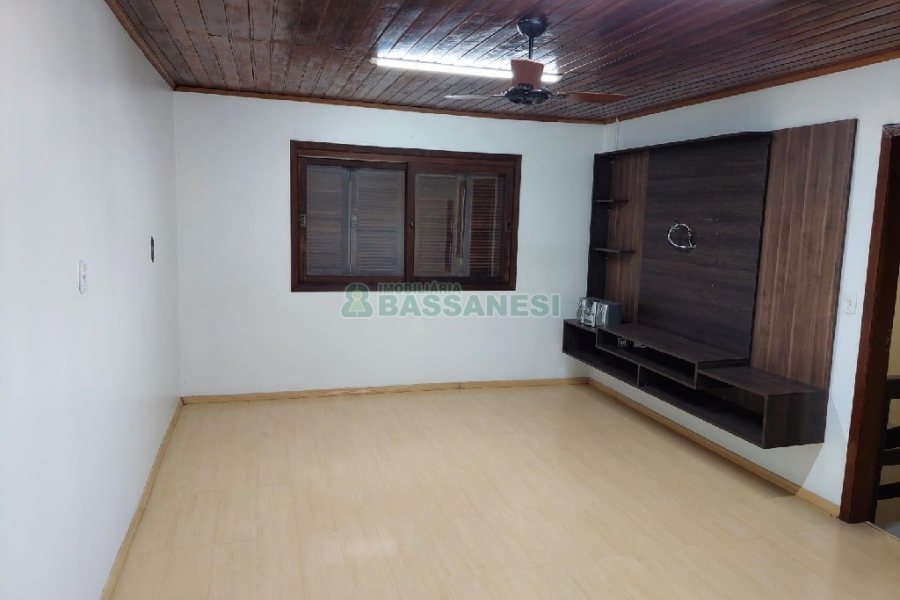 Casa com 154m², 3 dormitórios, 3 vagas, no bairro Charqueadas em Caxias do Sul para Comprar