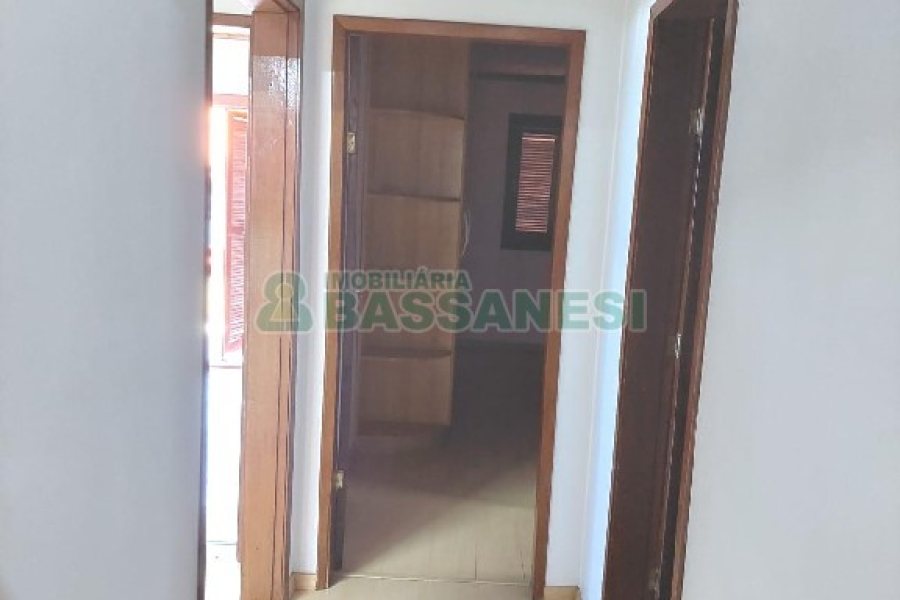 Casa com 154m², 3 dormitórios, 3 vagas, no bairro Charqueadas em Caxias do Sul para Comprar