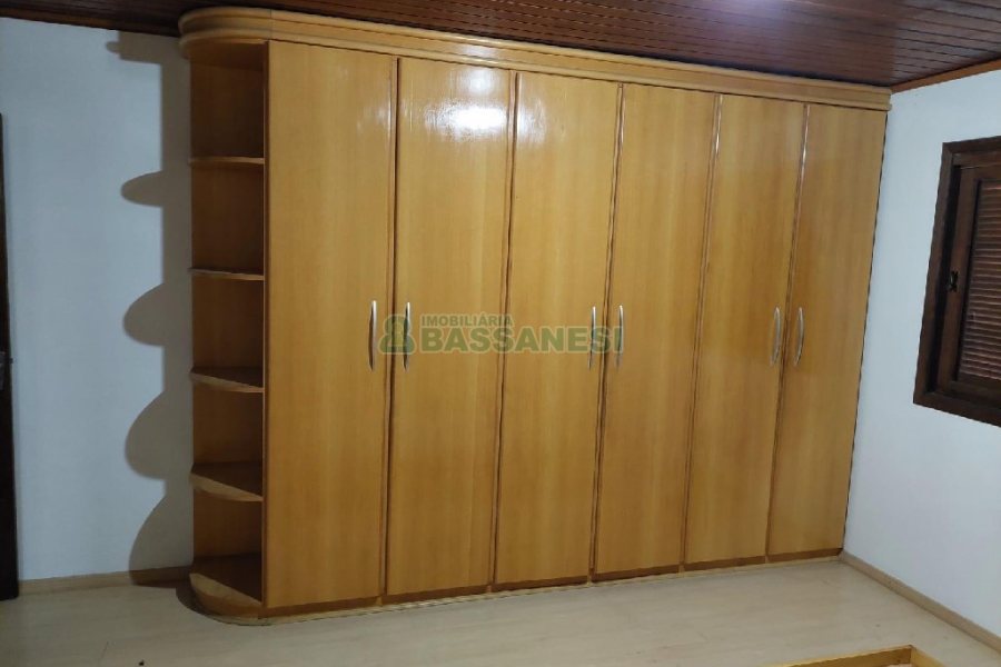 Casa com 154m², 3 dormitórios, 3 vagas, no bairro Charqueadas em Caxias do Sul para Comprar