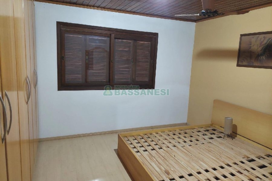 Casa com 154m², 3 dormitórios, 3 vagas, no bairro Charqueadas em Caxias do Sul para Comprar